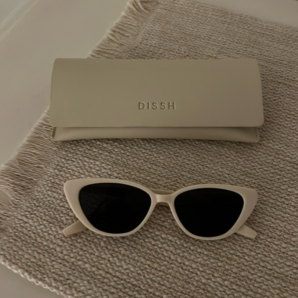 DISSH Cream Retro Cat Eye Sunglasses & Case